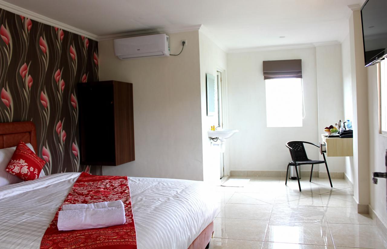 Mel's Inn Manado Exterior foto